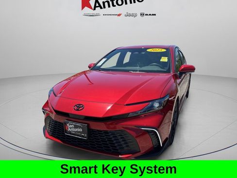 Used 2025 Toyota Camry SE w/ Convenience Package FWD image 4