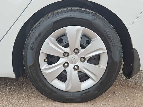 Used 2016 Hyundai Elantra SE image 13