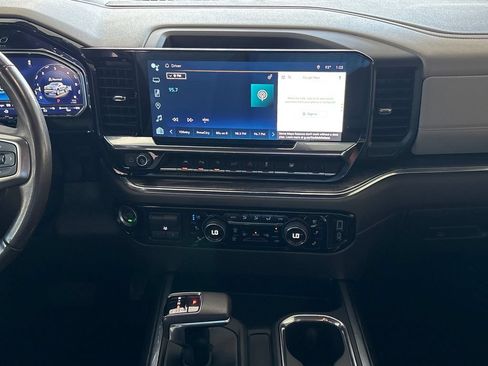 Used 2022 Chevrolet Silverado 1500 LTZ w/ Technology Package AWD/4WD image 24