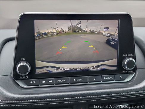 Used 2023 Nissan Rogue S FWD image 17
