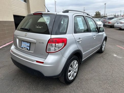 Used 2011 Suzuki SX4 Premium AWD/4WD image 5