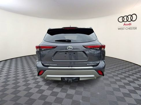 Used 2025 Toyota Highlander Platinum image 5