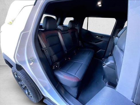 Used 2025 Chevrolet Equinox RS FWD image 29