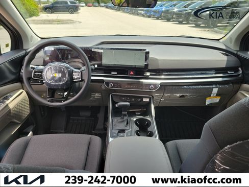 New 2026 Kia Carnival LX FWD image 16