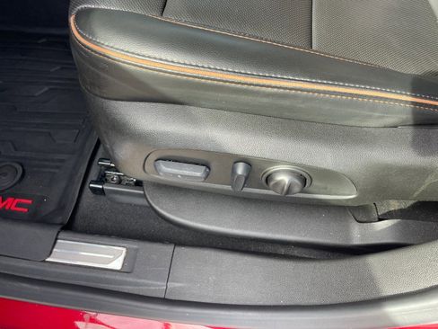 Used 2022 GMC Acadia AT4 w/ Technology Package image 9