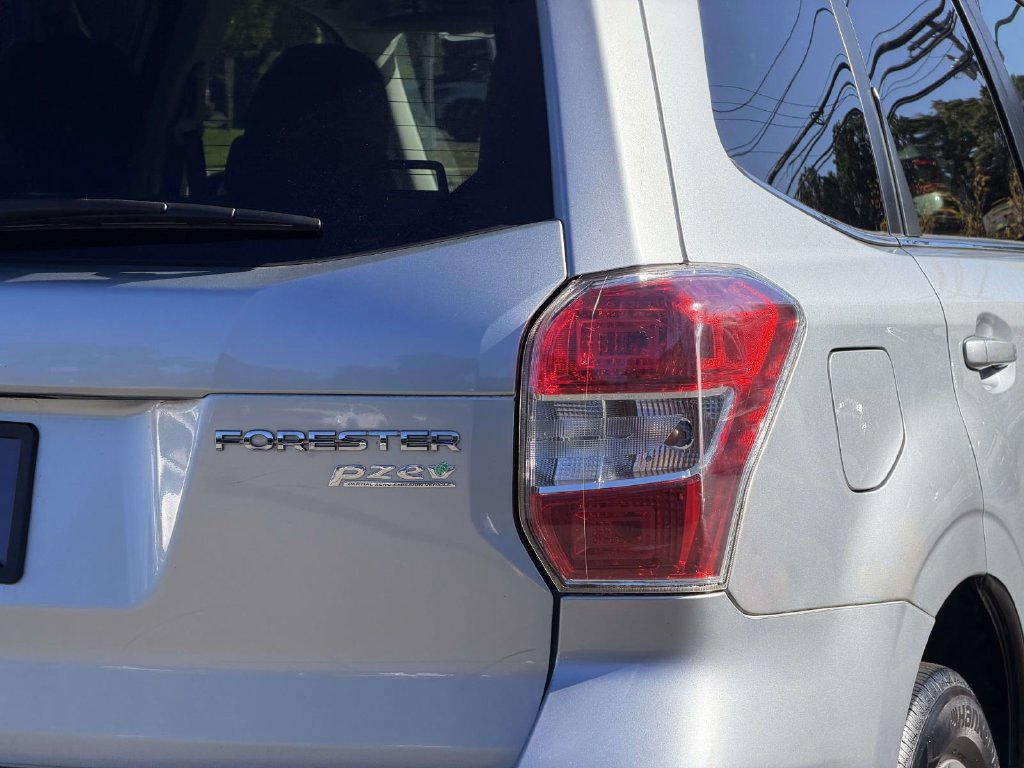 Used 2014 Subaru Forester 2.5i Limited AWD/4WD image 13
