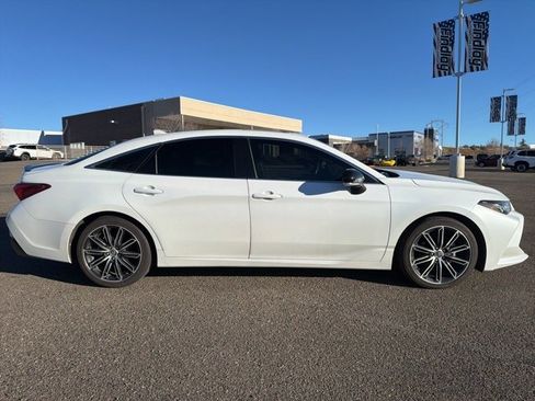 Certified 2019 Toyota Avalon XSE image 2