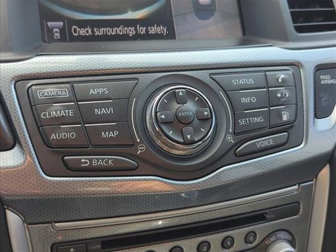 Used 2018 Nissan Pathfinder SL image 18