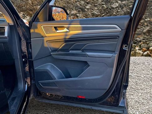 Used 2021 Volkswagen Atlas SEL Premium image 18