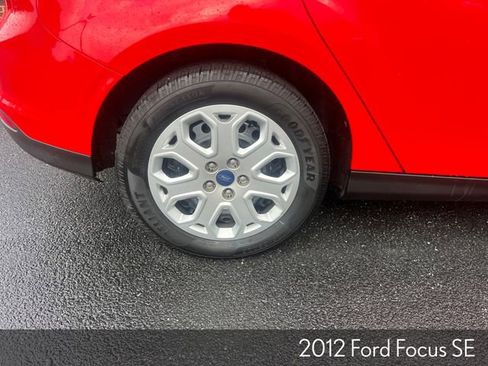 Used 2012 Ford Focus SE w/ SE Winter Pkg image 14