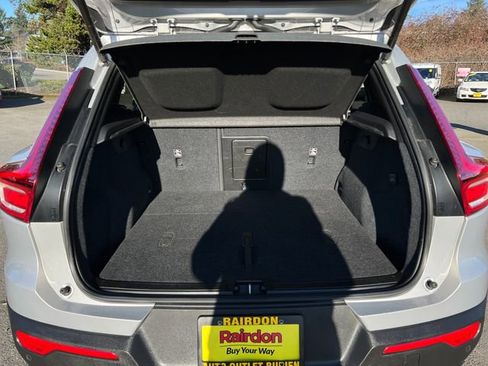 Used 2023 Volvo XC40 Recharge Ultimate image 14