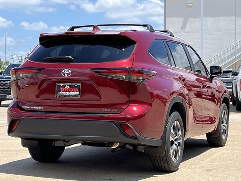 New 2026 Toyota Highlander XLE AWD/4WD image 4