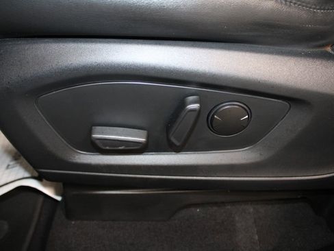 Used 2022 Ford Explorer XLT w/ Equipment Group 202A image 24