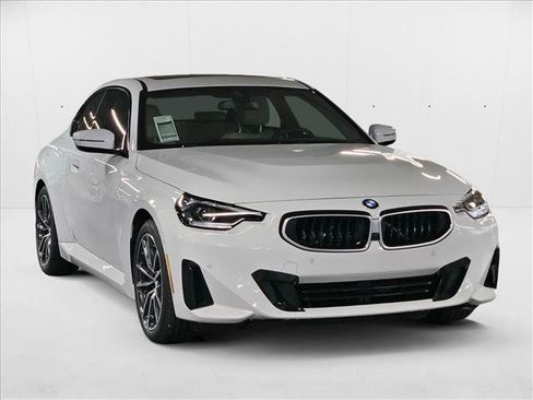 Used 2025 BMW 230i Coupe image 3