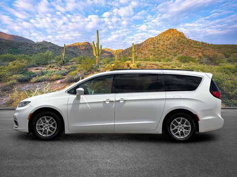 Used 2022 Chrysler Pacifica Touring-L FWD image 7