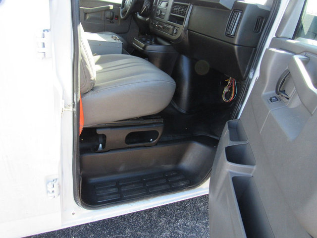 Used 2018 Chevrolet Express 2500 w/ Driver Convenience Package RWD image 12