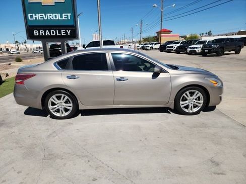 Used 2013 Nissan Altima 3.5 SL w/ Technology Pkg image 3