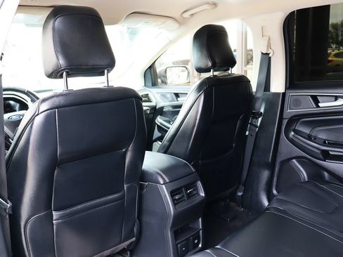 Used 2020 Ford Edge Titanium FWD image 32