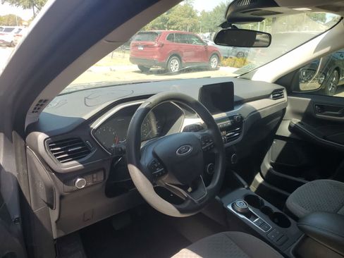 Used 2022 Ford Escape SE w/ SE Sport Appearance Package FWD image 2