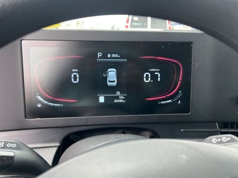 Used 2025 Kia Sportage LX image 40