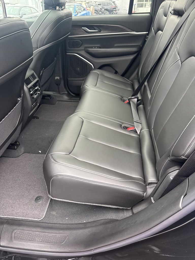 New 2026 Jeep Grand Cherokee Limited AWD/4WD image 13