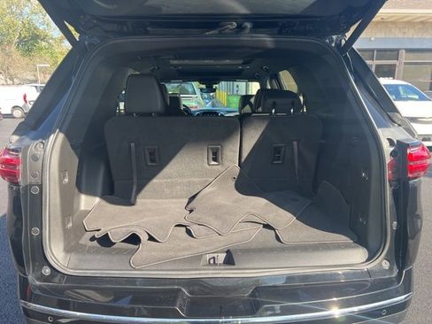 Used 2023 Chevrolet Traverse Premier image 18