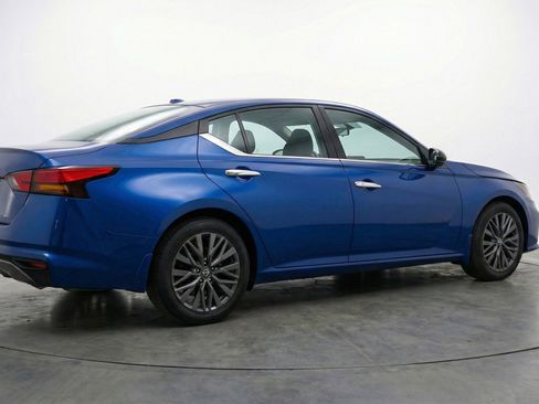 Used 2025 Nissan Altima 2.5 SV image 9