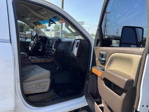 Used 2018 GMC Sierra 2500 SLT w/ Duramax Plus Package AWD/4WD image 26
