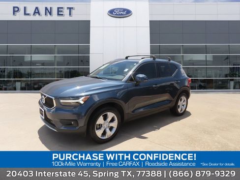 Used 2021 Volvo XC40 T4 Momentum FWD image 1