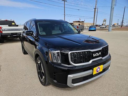 Used 2024 Kia Telluride EX w/ EX Captain's Chair Package image 7