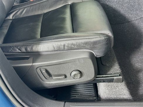 Used 2023 Volvo XC40 B4 Plus image 23