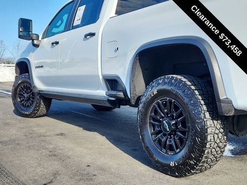 Used 2025 Chevrolet Silverado 2500 ZR2 w/ Technology Package image 14