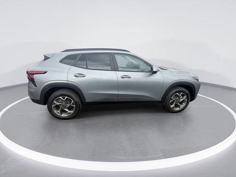 New 2026 Chevrolet Trax LT w/ Driver Confidence Package FWD image 9
