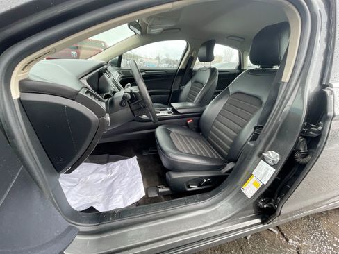 Used 2018 Ford Fusion SE w/ Equipment Group 201A image 3