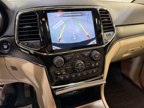 Used 2021 Jeep Grand Cherokee Limited w/ Luxury Group II image 18