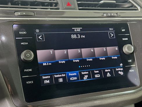 Used 2024 Volkswagen Tiguan SE image 19