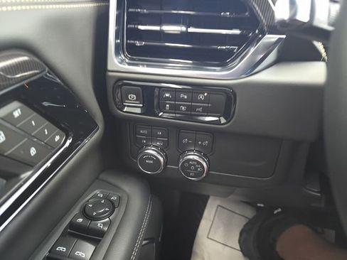 Certified 2025 GMC Yukon Elevation w/ LPO, Yukon Black Package image 20