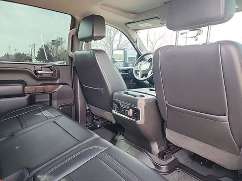 Used 2023 GMC Sierra 2500 Denali w/ Denali Black Diamond Edition image 11