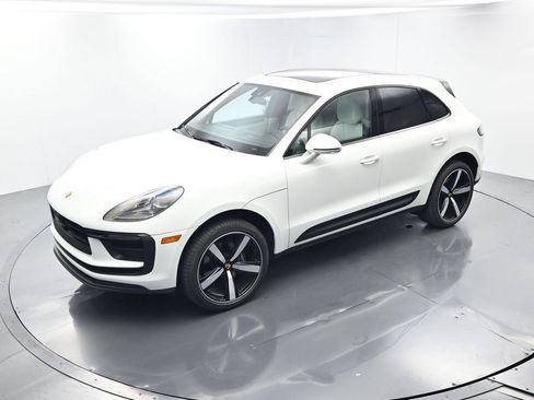 Certified 2025 Porsche Macan AWD/4WD image 34