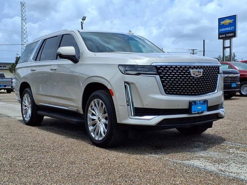 Used 2023 Cadillac Escalade Premium Luxury image 2