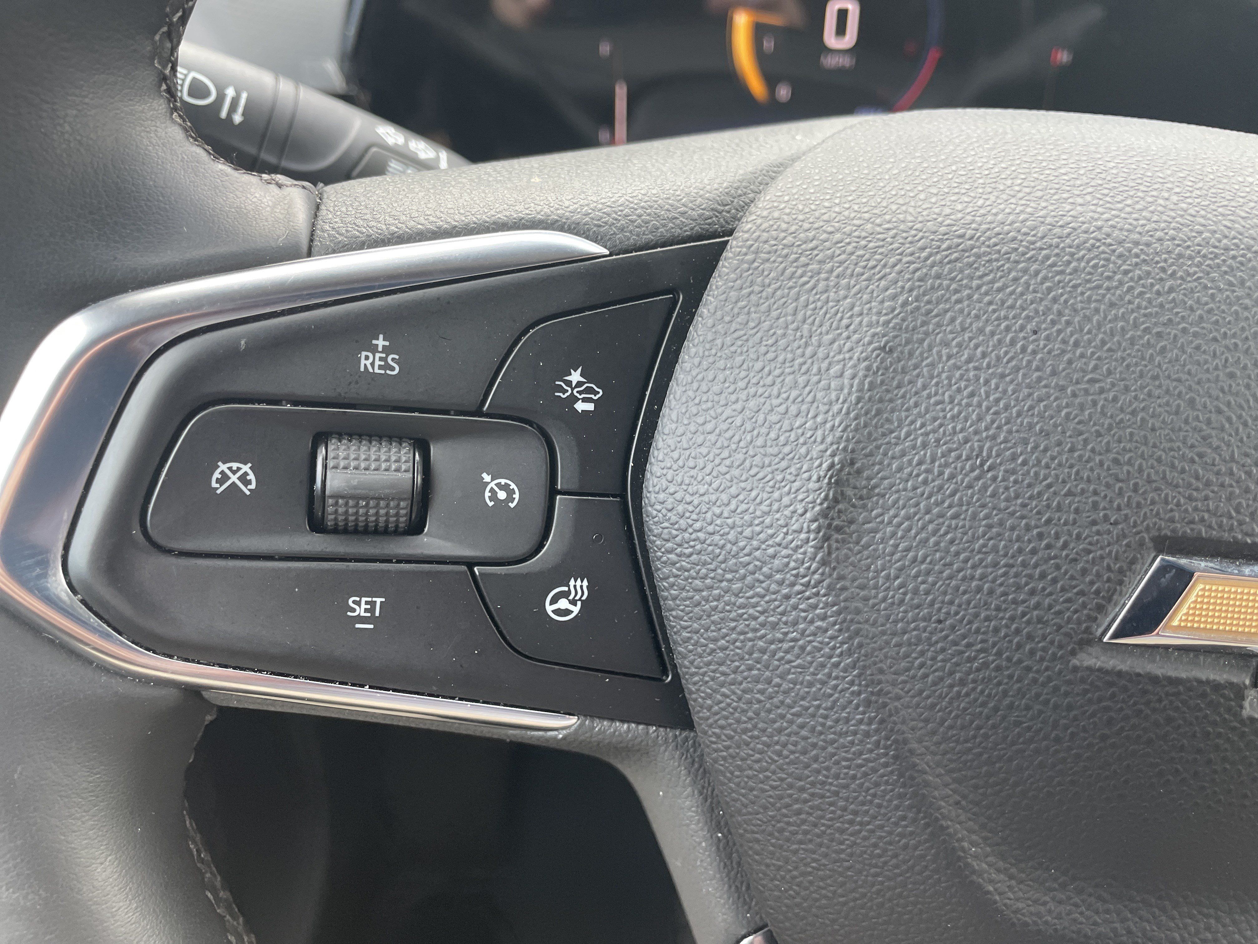 Used 2025 Chevrolet Trax LT w/ LT Convenience Package FWD image 14