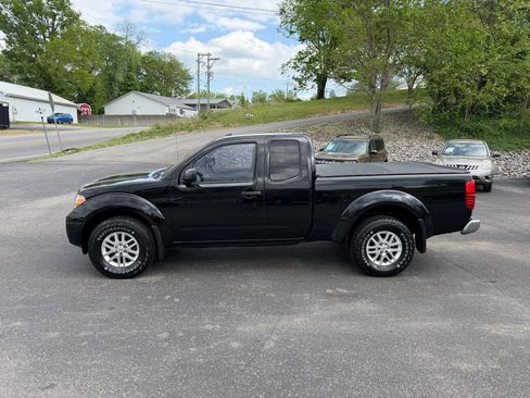Used 2014 Nissan Frontier SV w/ SV Value Truck Package image 2