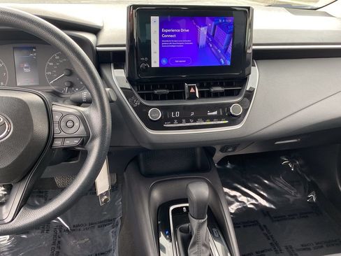Used 2025 Toyota Corolla LE FWD image 21