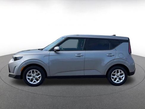 Used 2025 Kia Soul LX w/ LX Technology Package image 9