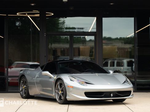 Used 2011 Ferrari 458 Italia Coupe RWD image 1