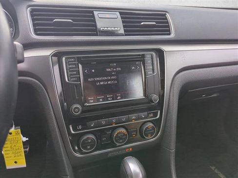 Used 2018 Volkswagen Passat 2.0T R-Line image 13