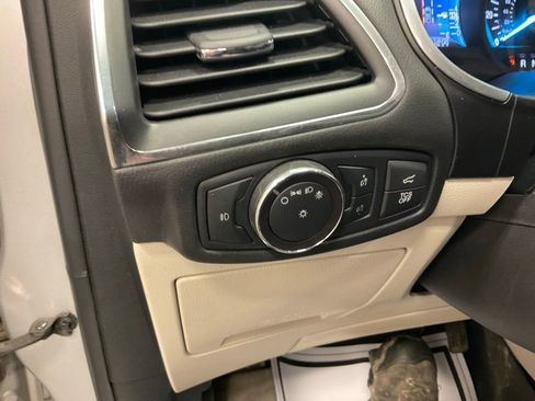 Used 2019 Ford Edge Titanium image 12