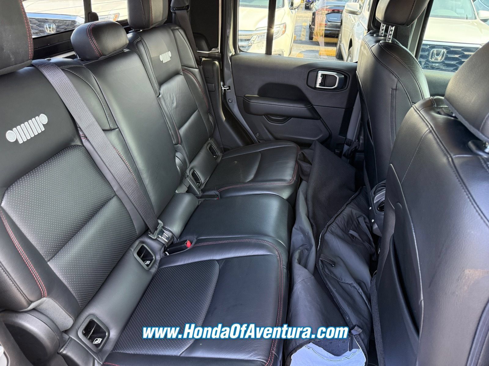 Used 2023 Jeep Gladiator Rubicon w/ LED Lighting Group AWD/4WD image 11