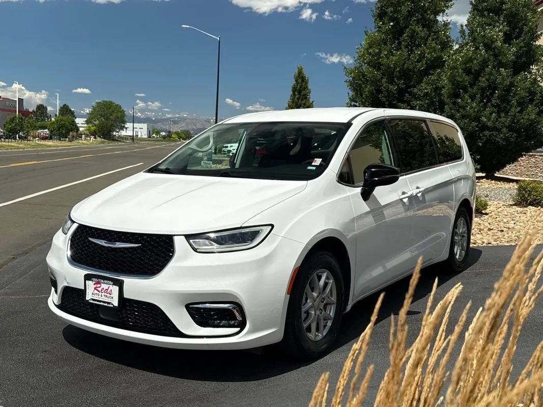 Used 2024 Chrysler Pacifica Touring-L FWD image 53