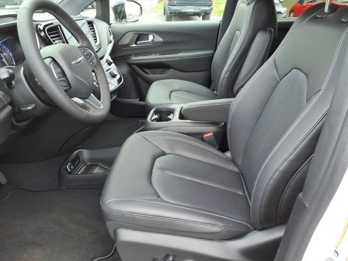New 2026 Chrysler Voyager LX FWD image 12